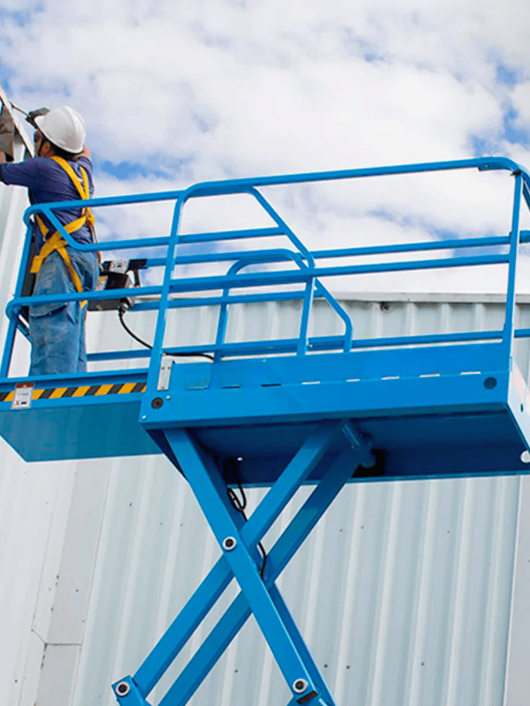 plataforma elevatória em reforma de fachada